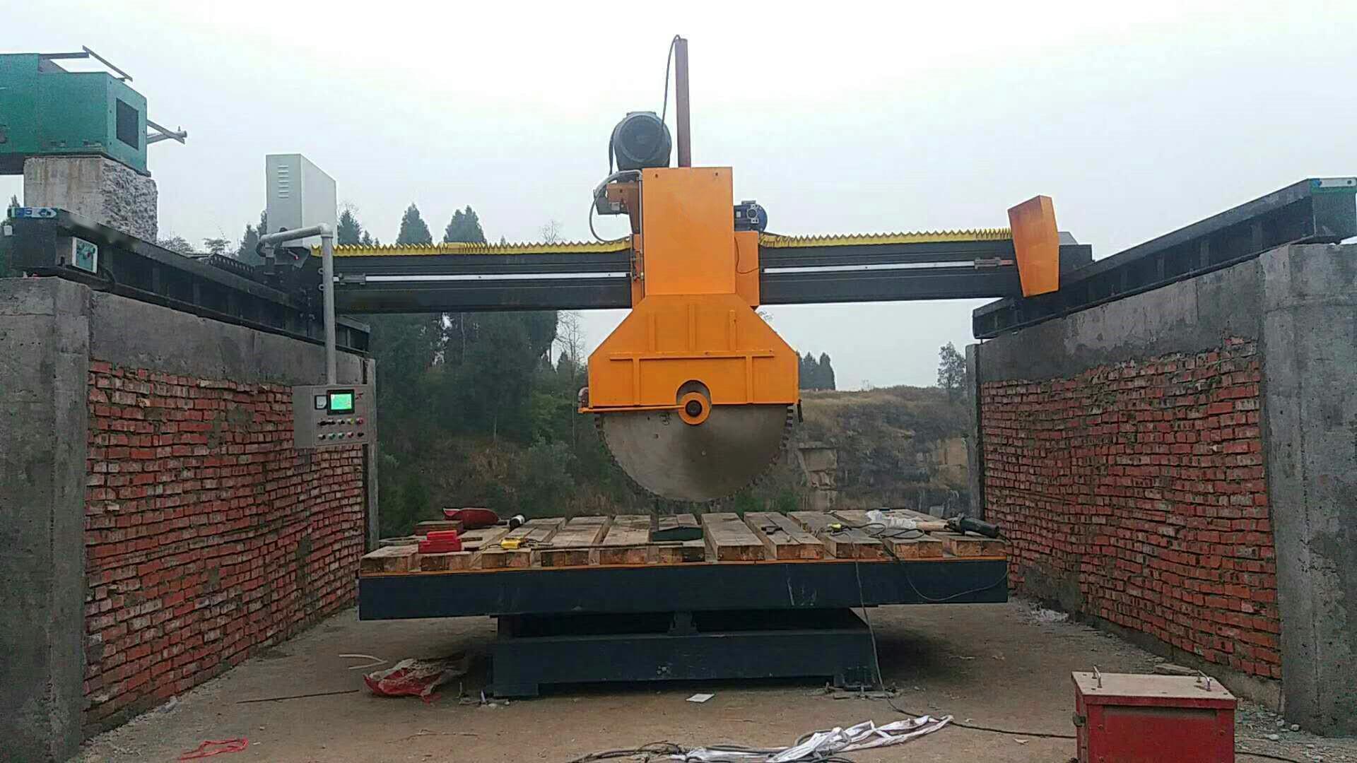 紅外線切機(jī)現(xiàn)場(chǎng).jpg 紅外線切機(jī)現(xiàn)場(chǎng).jpg